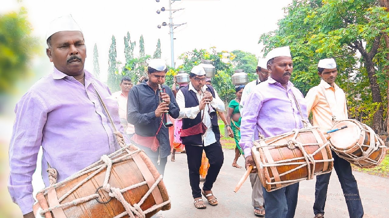 🌿ढोली वाले निघाले पाणि आणायला ||🤩 सुवासने आणि करवली गेली पाणि भरायला🤩 #aadiwasicraze