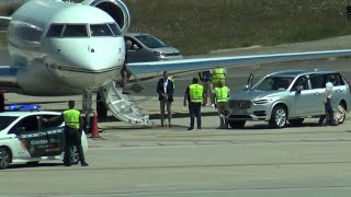 El Rey Juan Carlos llega a casa de Pedro Campos donde se alojará durante su estancia en Sanxenx