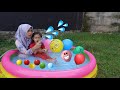 MAIN AIR DAN TIUP BALON Berubah Warna Di Kolam Renang Karet | Salsa And Family