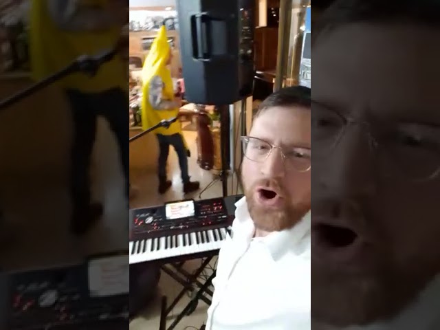 אליהו שטיין בהרקדה בליל פורים :)