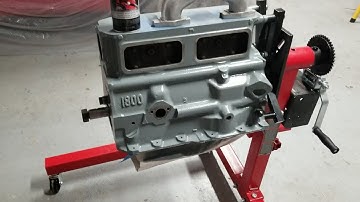 Nigel the 1977 MGB engine block paint