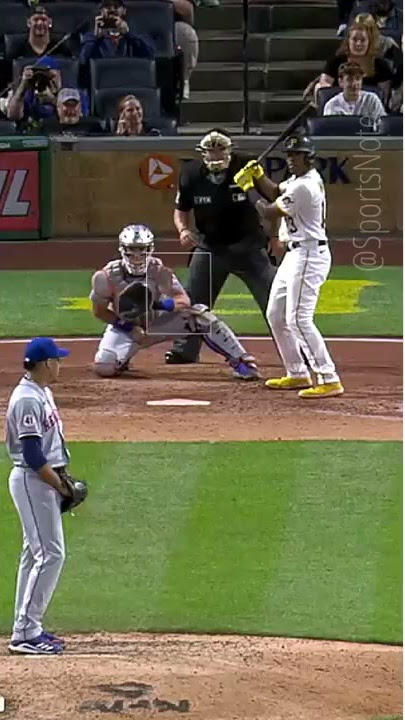 Javier Báez walk off hit confirmed on replay review