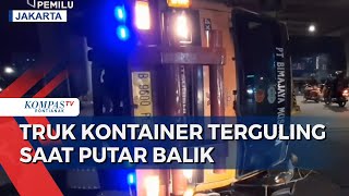 Detik-Detik Truk Kontainer Terguling Timpa Truk Bak Terbuka, Sopir & Kernet Luka Ringan