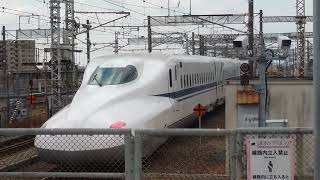 三島駅に到着する東海道新幹線N700系 X60編成(N700a)とN700系 G10編成(N700A)