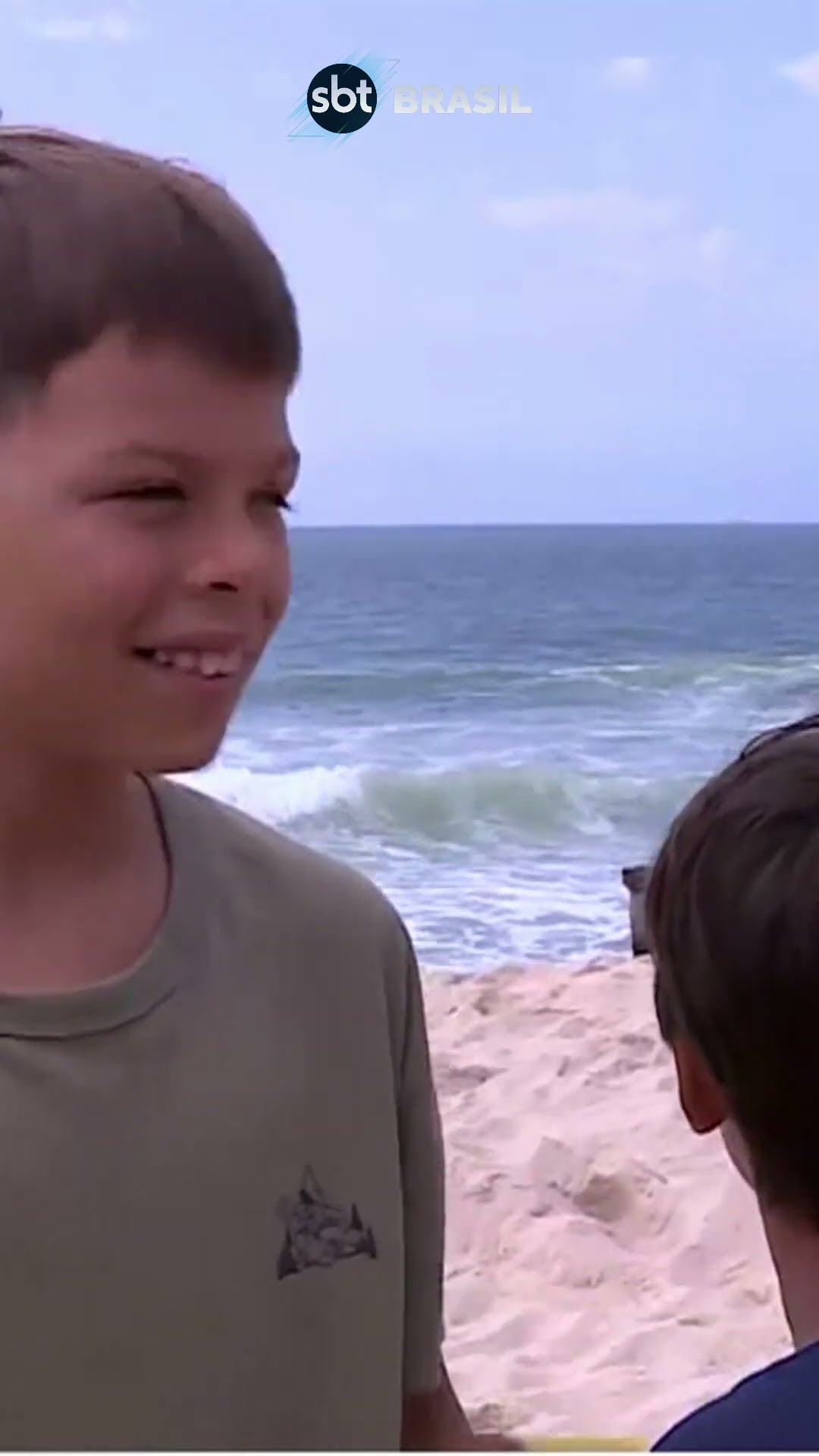 Lobo-marinho surge em Ipanema e vira atração na praia carioca | SBT Brasil (18/12/24)