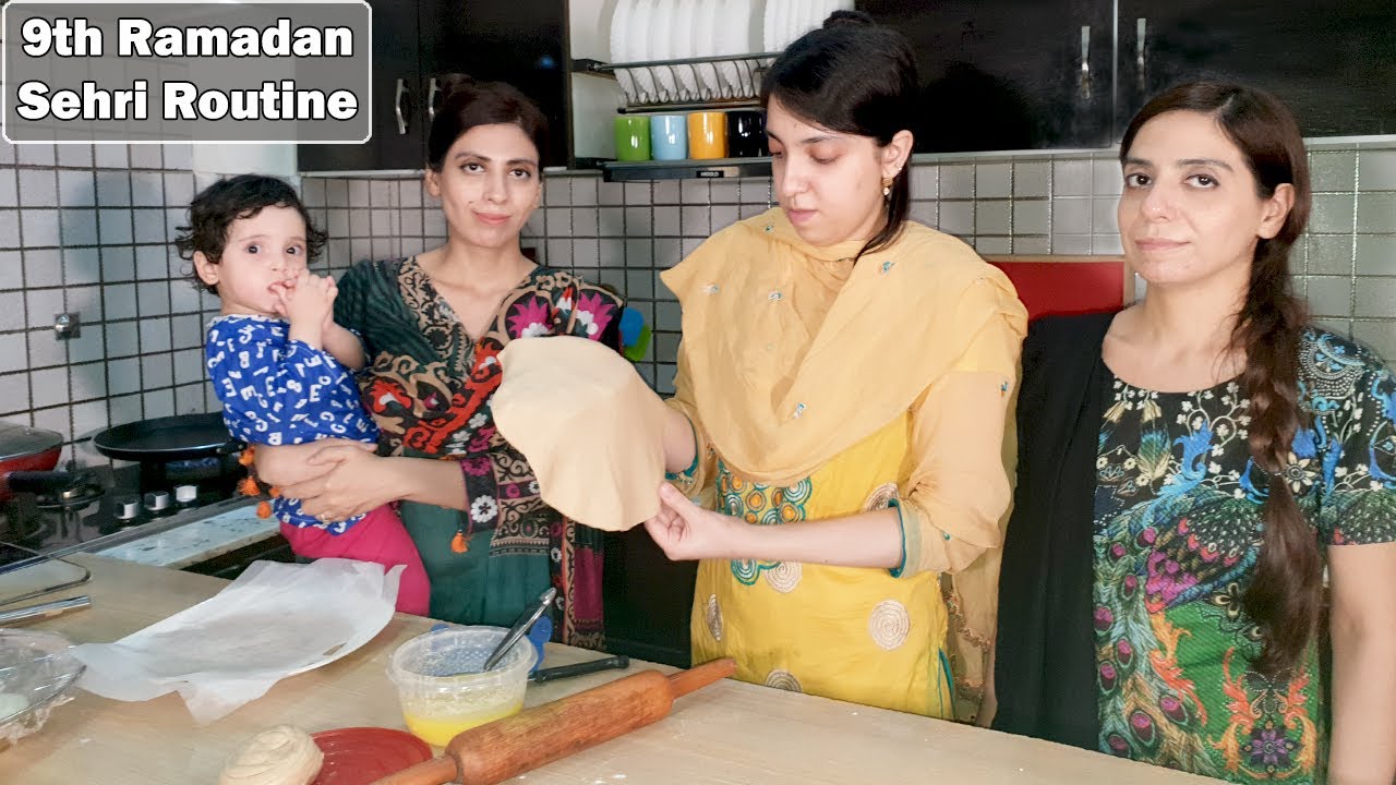 Sehri Mein Amna Ne Banaya Halwa Puri aur Bhabhi Ne Paratha | Sehri Kitchen Routine | Life With Amna