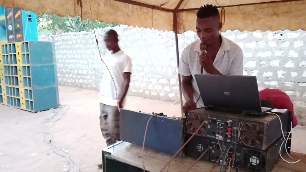 Dj Enny chuma mbele na kurutu password  ndani ya msoloni mastar hawana bifu