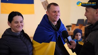 На Золочівщині урочисто зустріли захисника, який повернувся з російської неволі (відео)