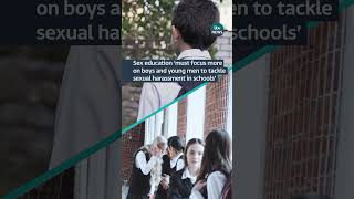 Pendidikan seks harus lebih fokus pada anak laki-laki dan pria muda, kata sebuah laporan #itvnews #news #education