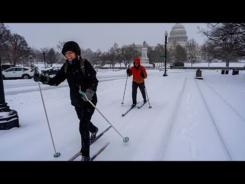 Video Stati Uniti, 600mila persone rimangono senza elettricità per la tempesta invernale