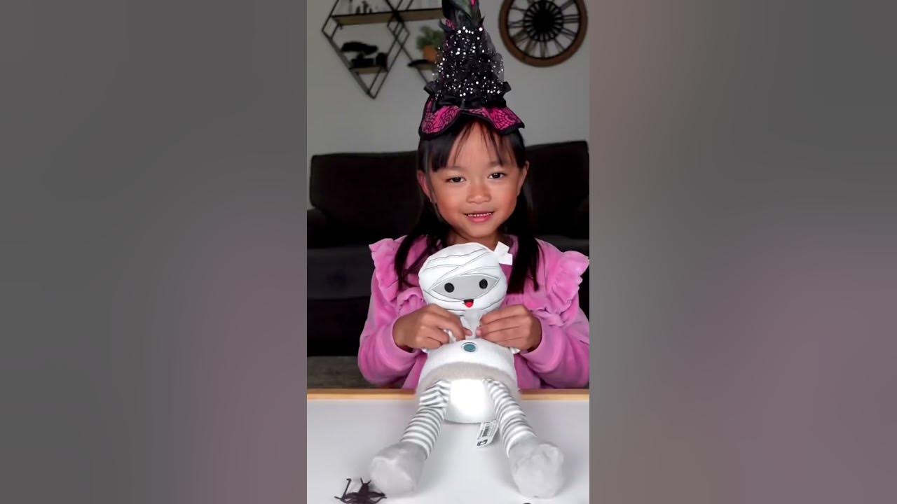 Spooky Halloween Witch Kid 🧙😱🤯👧🏻👻 #halloweenwithshorts