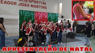 Maylline Participou De Uma Apresentação De Natal