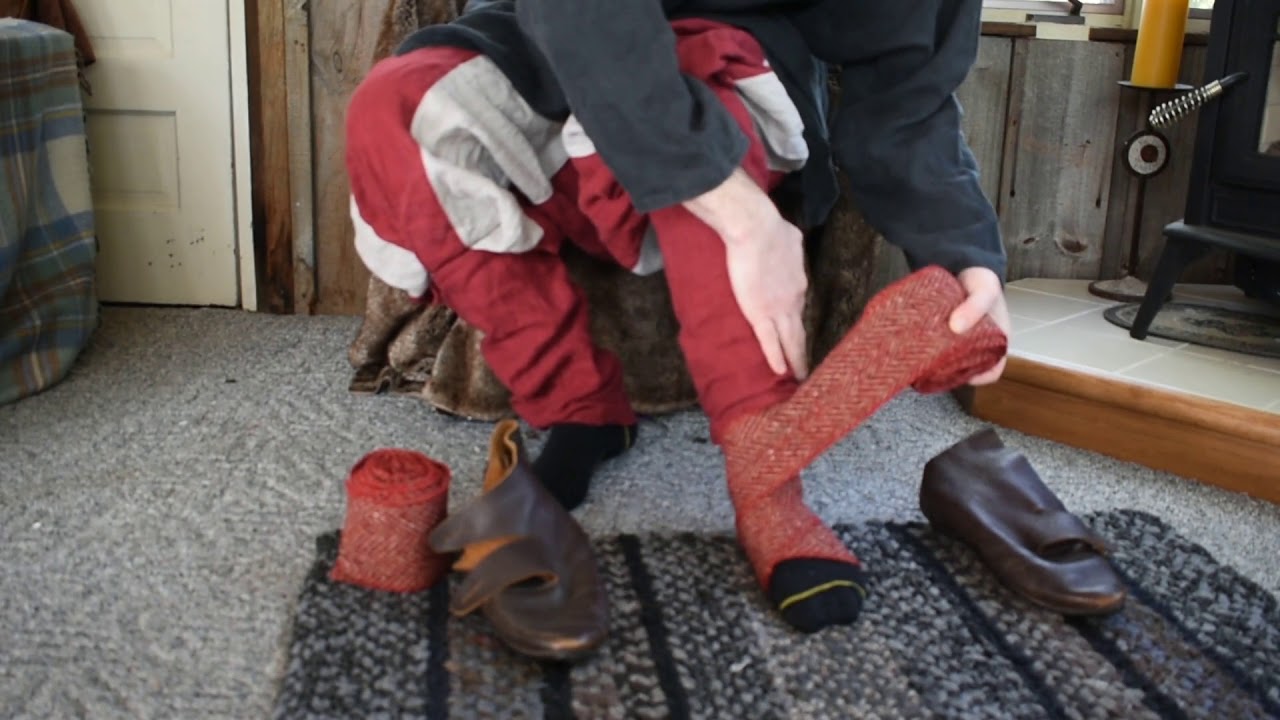 Weaving my own Finnish Iron Age legwraps < with my hands - Dream