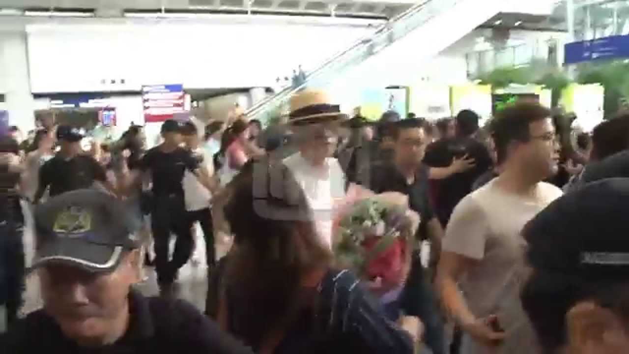 so ji sub hong kong so ji sub hong kong airport 2014 08 05 youtube so ji sub hong kong so ji sub hong kong airport 2014 08 05 youtube