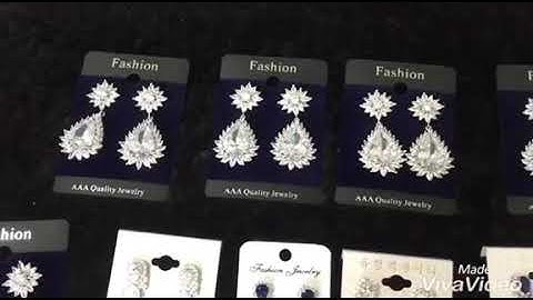 Bông tai đá pha lê.