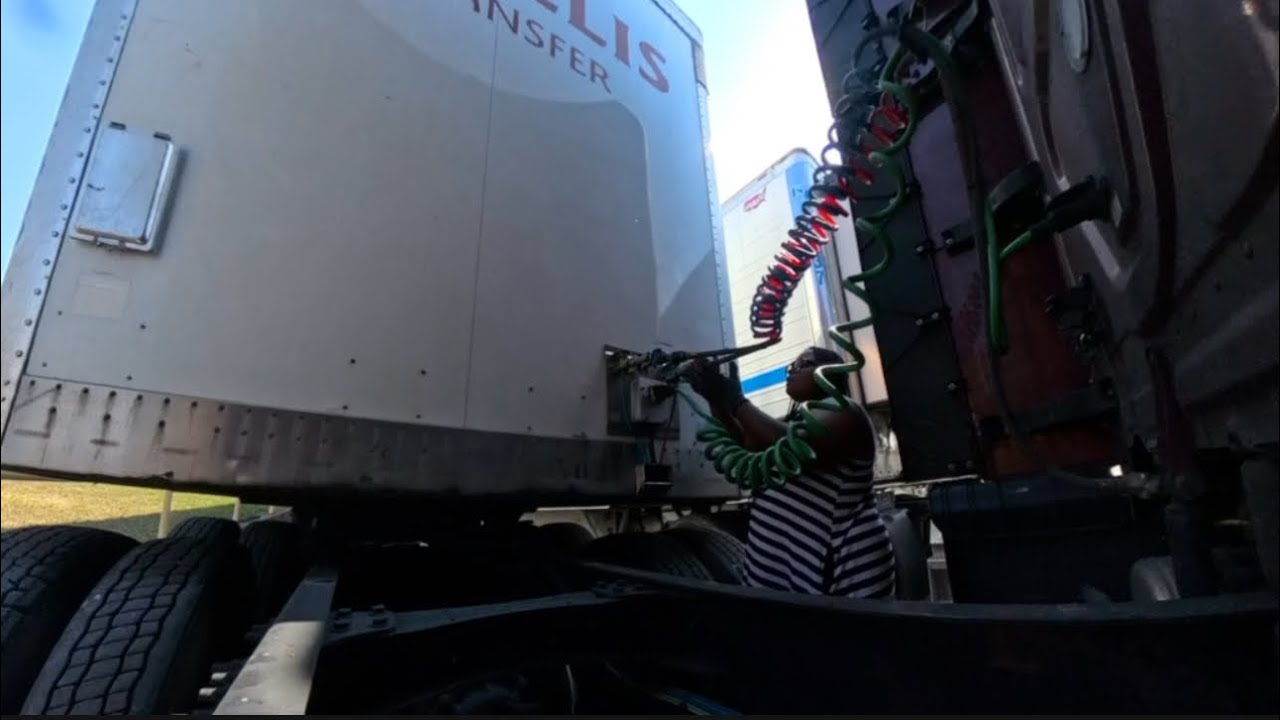 Live Unloading Drop N Hook to Live Unload Millis Transfer Short Haul Run - YouTube