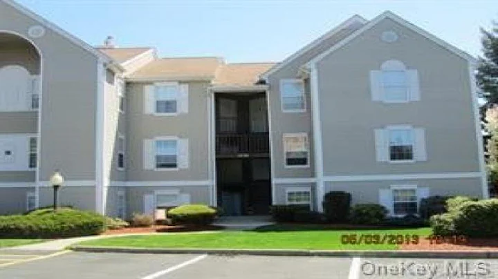 1145 Washington Green, New Windsor, NY Presented b...
