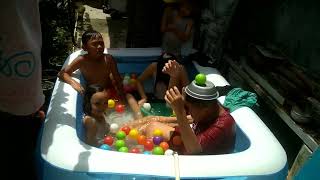 Mandi Bola Dalam Kolam