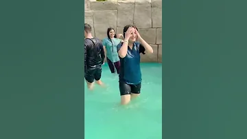 اجمل بنت في المسبح 
