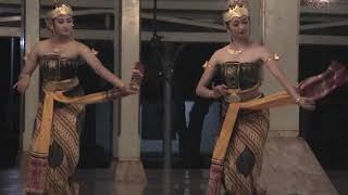 Download Lagu Gambyong Pareanom (Tari Jawa Gaya Mangkunegaran) at Pendopo Ageng Puro Mangkunegaran, June 30, 2005 MP3