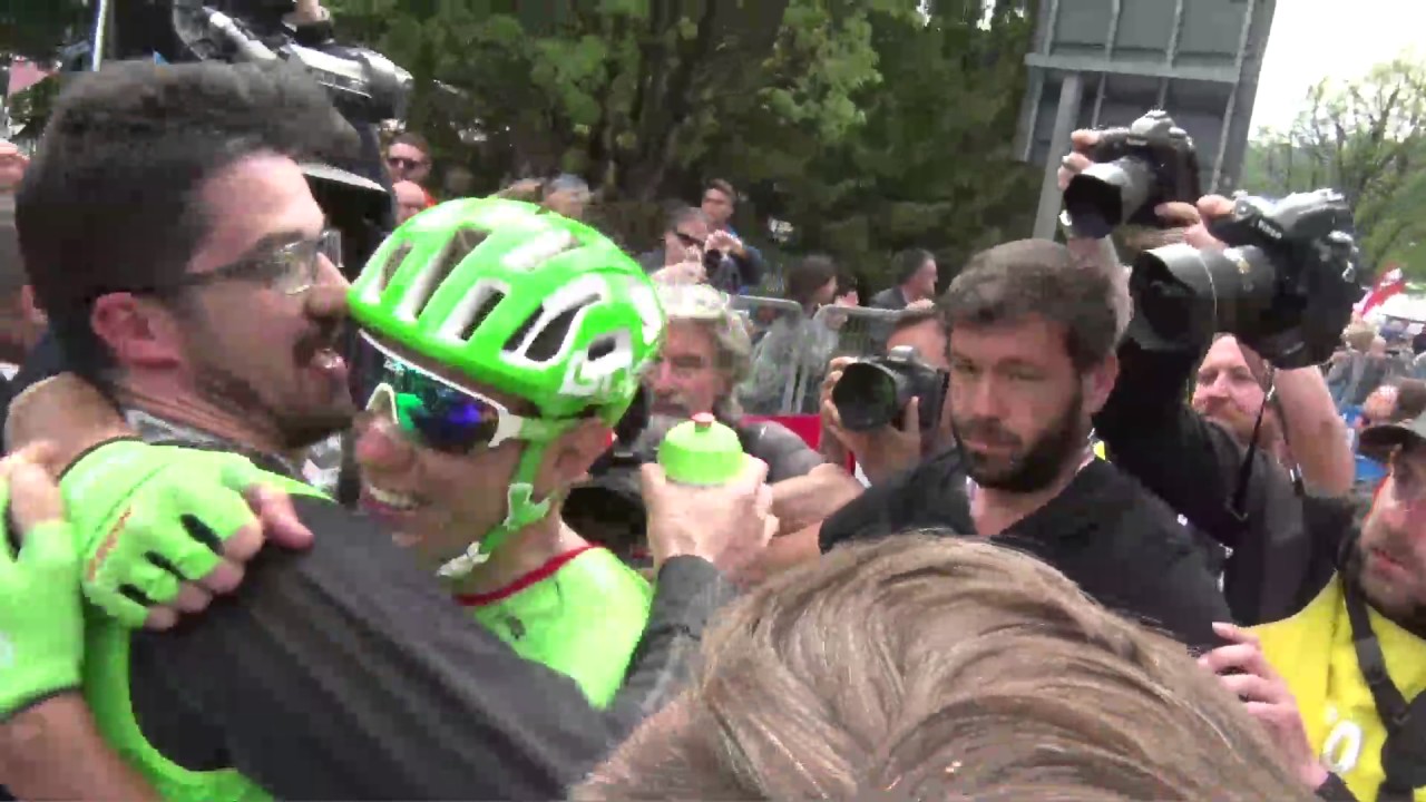 La célébration émotionnelle de Pierre Rolland à l'arrivée - Tour d'Italie / Giro d'Italia 2017