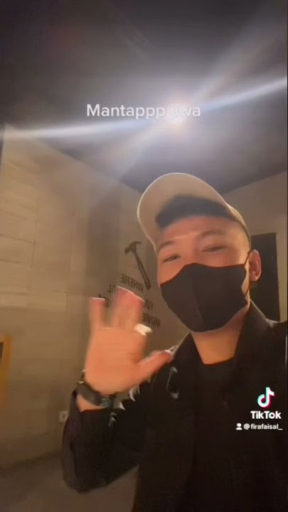 Jangan kasih tau pacar gue !  Gue boong mau nonton sendiri wkwkwk