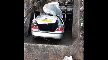 FORD MONDEO goes into the SHREDDER 💥♻️ #automobile #recycling #metalrecycling #scrapmetal #fyp