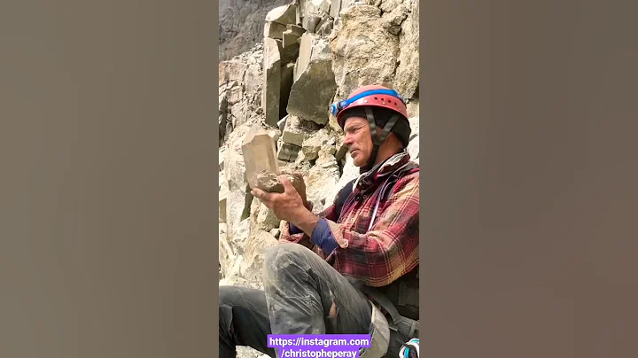 Quartz Crystal #crystalgems #minerals #crystalhunter #alpinism #mountaineering #quartz #mineralogie