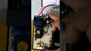 Dos tipos de tarjetas universales para aires acondicionados