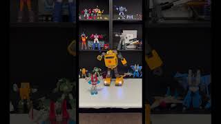 Bumblebee spy’s on Starscream #transformers #bumblebee #spy #robot #shorts #fun #funny #2026