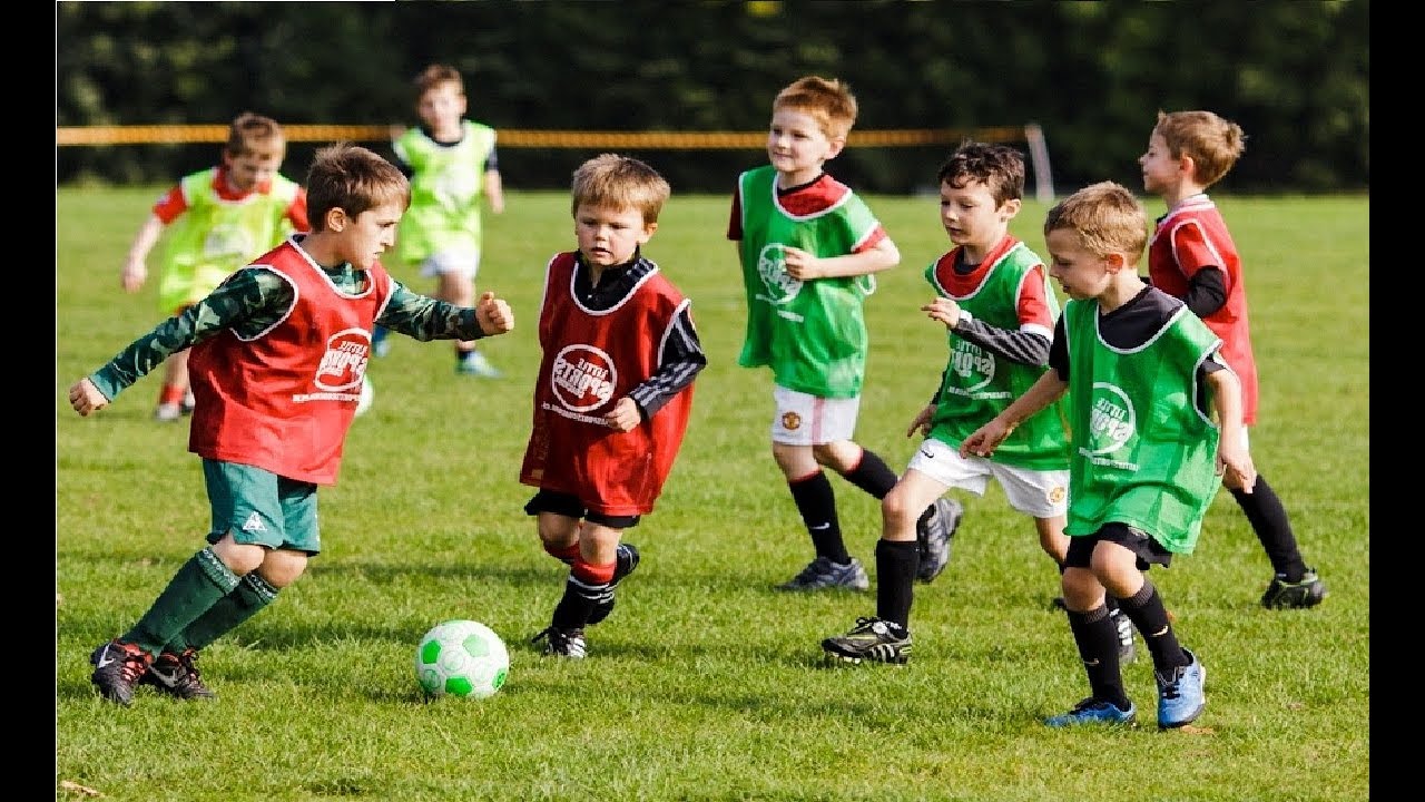 Тема фотографии игра в футбол. Детско-юношеский футбол старый Оскол. Футбол дети. Дети играющие в футбол. Игра футбол.