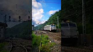 Renfe 251 con carril por la estación de Pajares