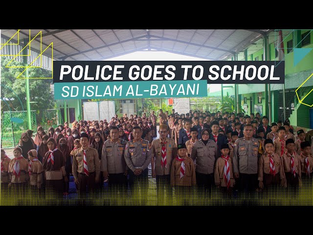 POLICE GOES TO SCHOOL SD ISLAM AL-BAYANI class=