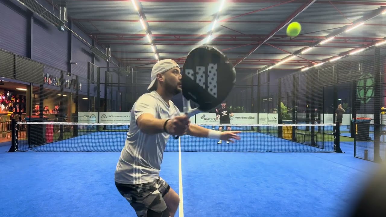 Indoor Padel Middelmors Oefenpotje 7-6 || Mish/Desmond vs Jeff/Mark 