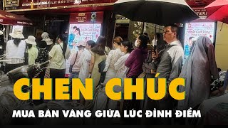 Chen nhau mua bán giữa cơn sốt đỉnh điểm của giá vàng