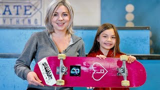 MOTHER TEACHES HER DAUGHTER HOW TO SKATEBOARD!