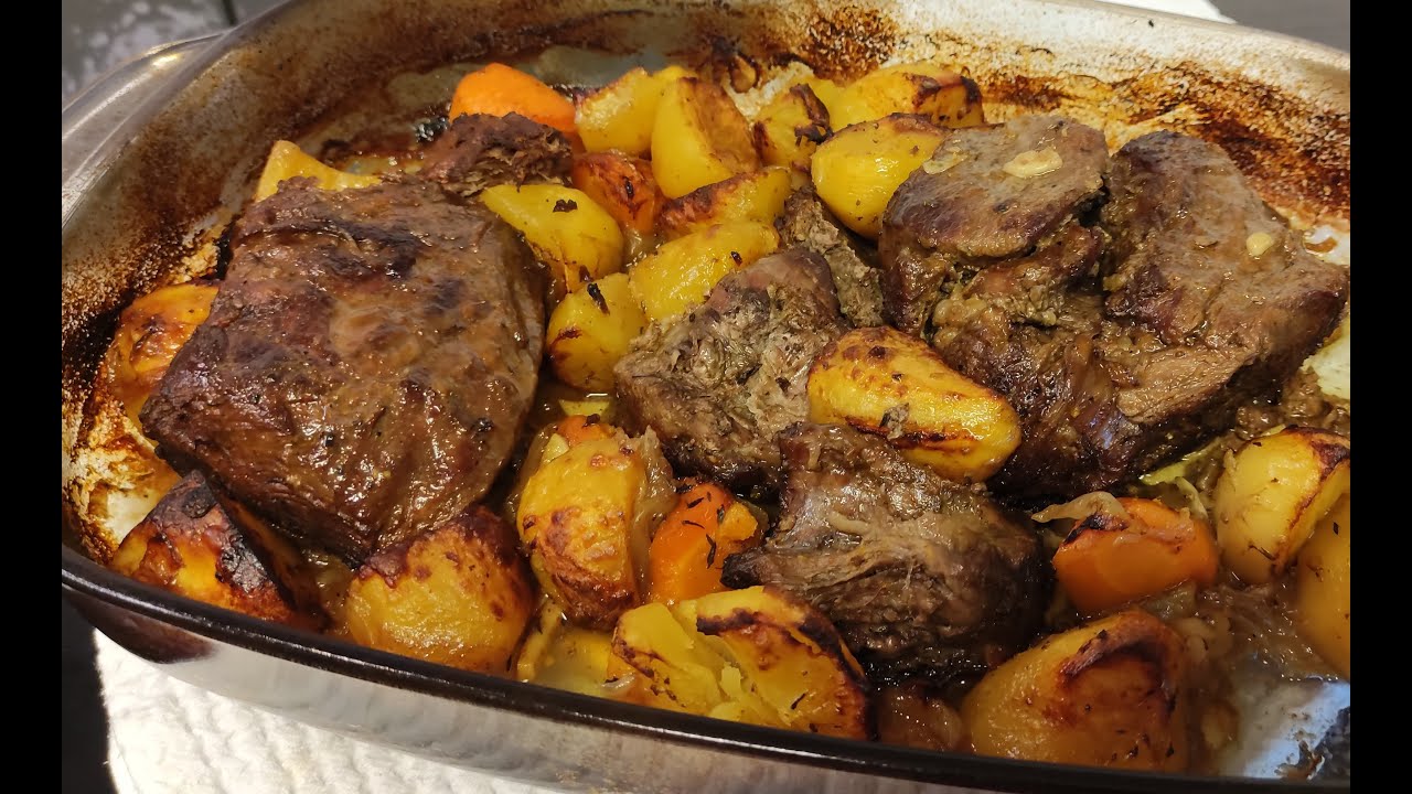 Carne de vitela assada no forno com batatas  .🐄🥔