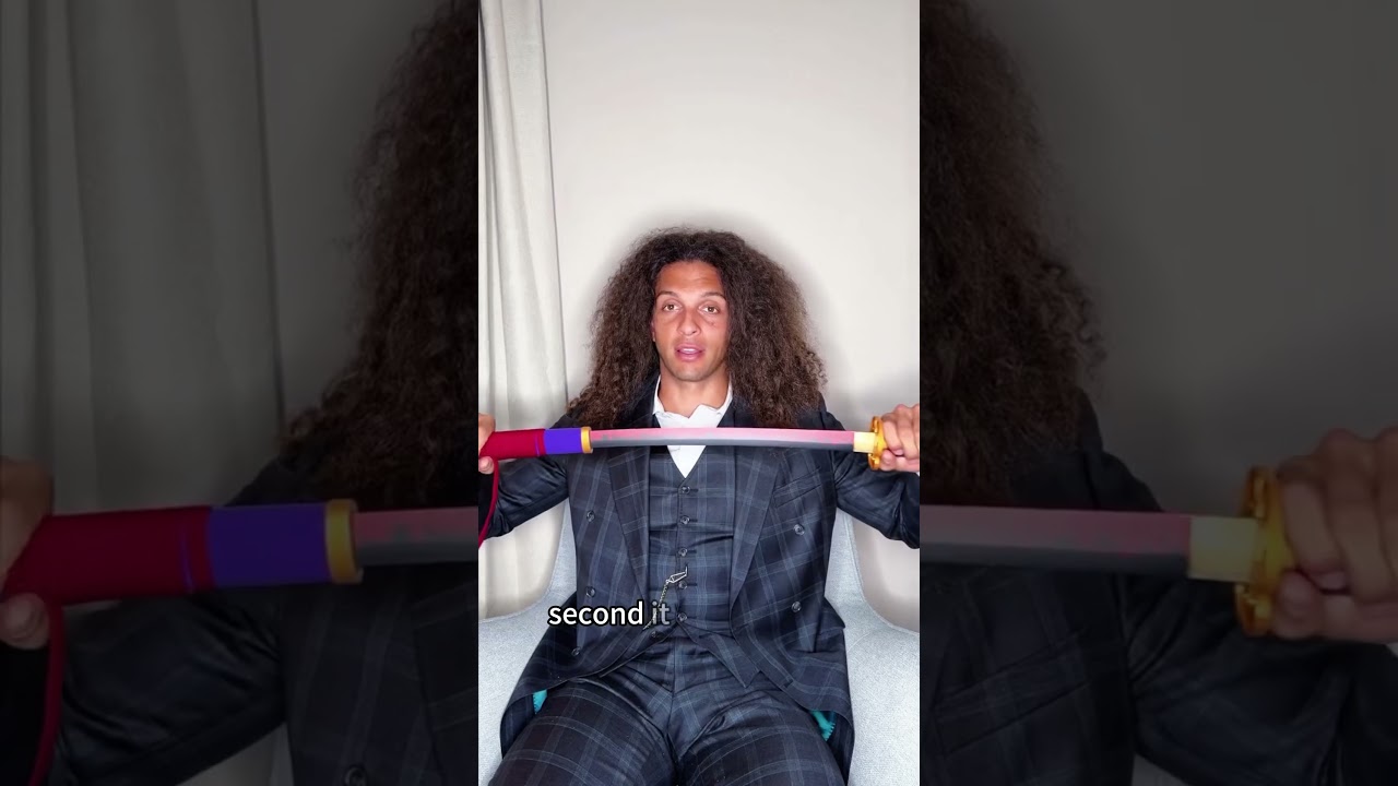 Почему Мак Холлинс прибыл на Супербоул в тюремной робе, босиком и в наручниках?