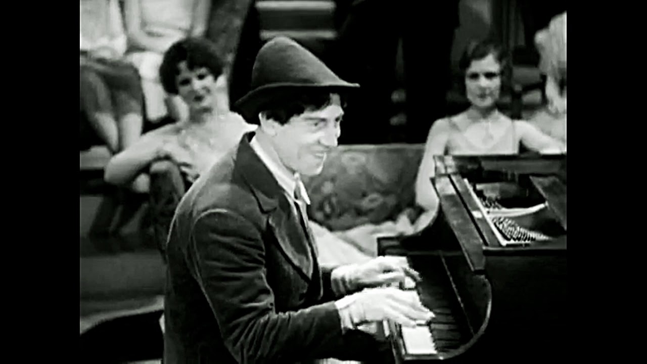 Chico, Harpo & Groucho Marx at the piano (Animal Crackers, 1930) | May 30, 2020 | Alessandro Zir