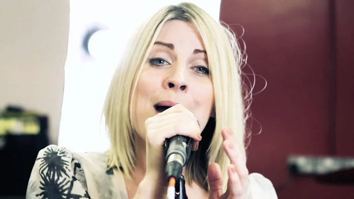 Annie Lennox cover of  Little Bird by Louise Dearman