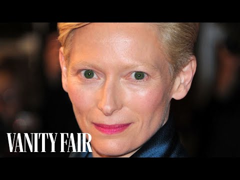 Video: Stylist berbicara tentang gaun Tilda Swinton