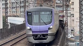 東京メトロ18000系18105編成が回送電車として青葉台駅2番線を通過するシーン（93S）2023.2.3