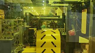 Samfacc high speed IML robot for 4L bucket labeling.
