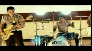 Heboh video keren polisi nge band