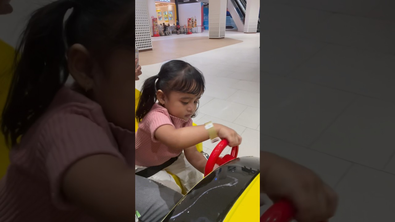 Naik kereta di The Park mall Semarang 