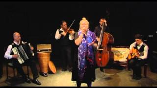 Uuuu - Sua Saanko Kantaa Käsilläin Live Music Video