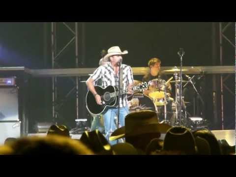jason-aldean---i-break-everything-i-touch-live-at-calgary-stampede-2010
