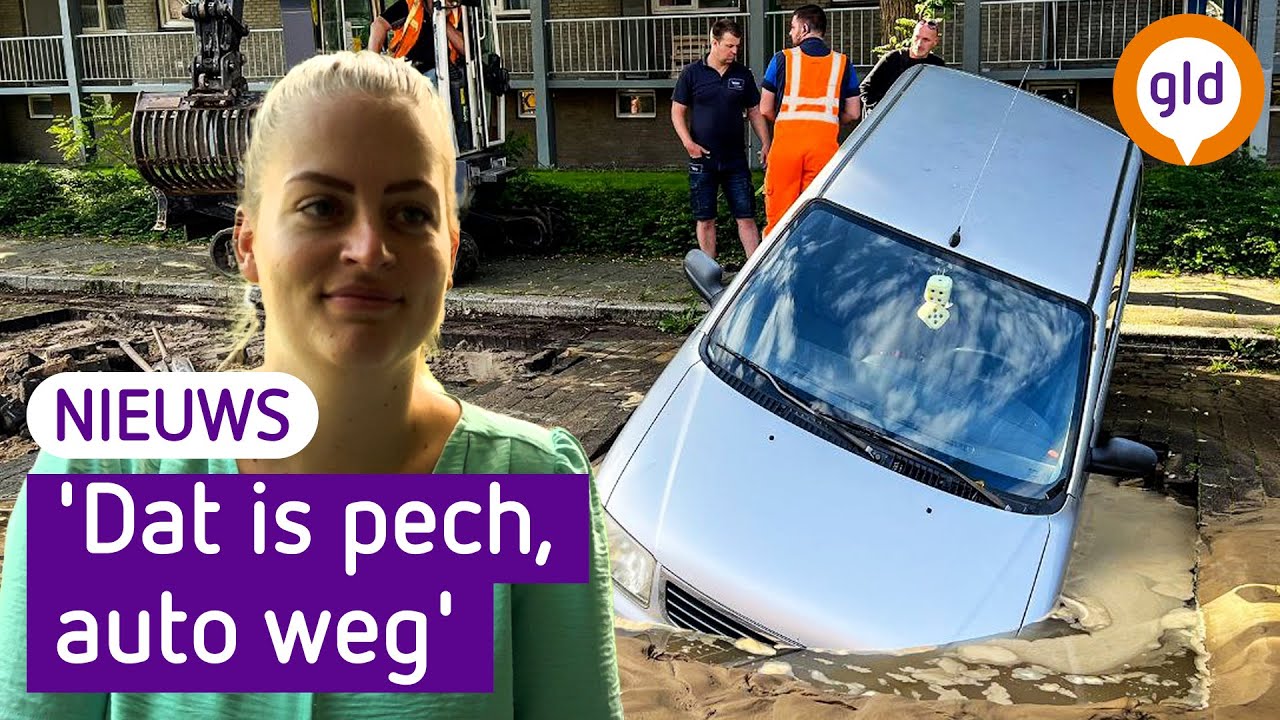 Auto zakt in SINKHOLE na leidingbreuk