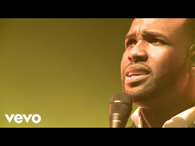 VaShawn Mitchell - Turning Around For Me (Live) class=