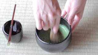 How to make a bowl of green matcha tea